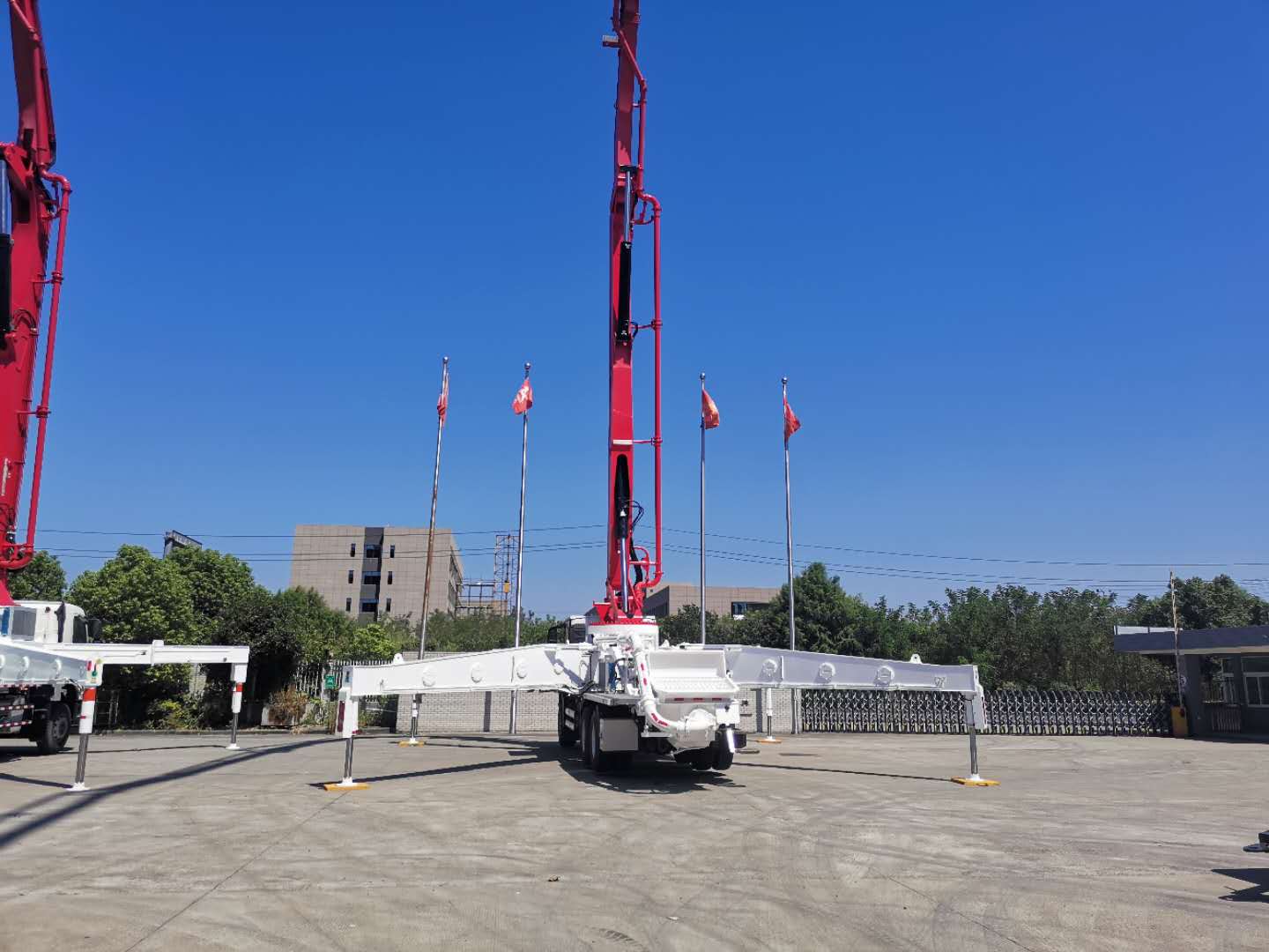 混凝土泵車(chē) 混凝土泵車(chē)