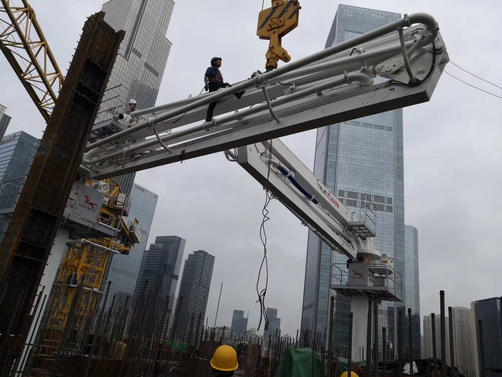 28米內(nèi)爬布料機(jī) 28米內(nèi)爬布料機(jī)